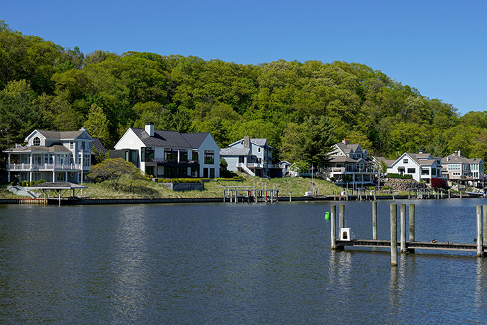 Top Exterior Paint Colors and What to Consider for Lakeside Homes in Michigan