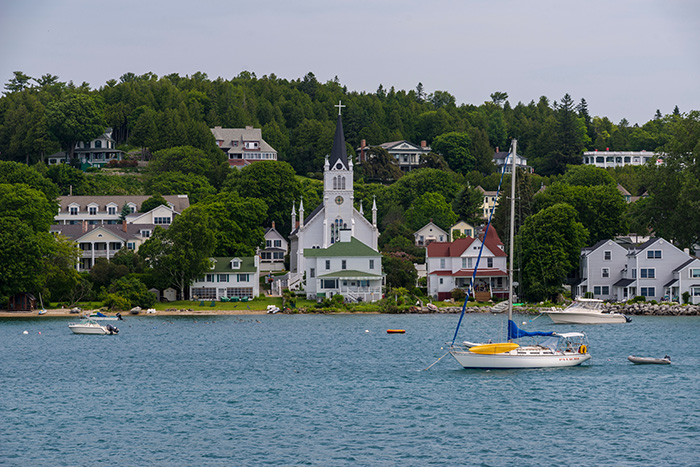 When Is the Best Time to Paint Your House in Northern Michigan?
